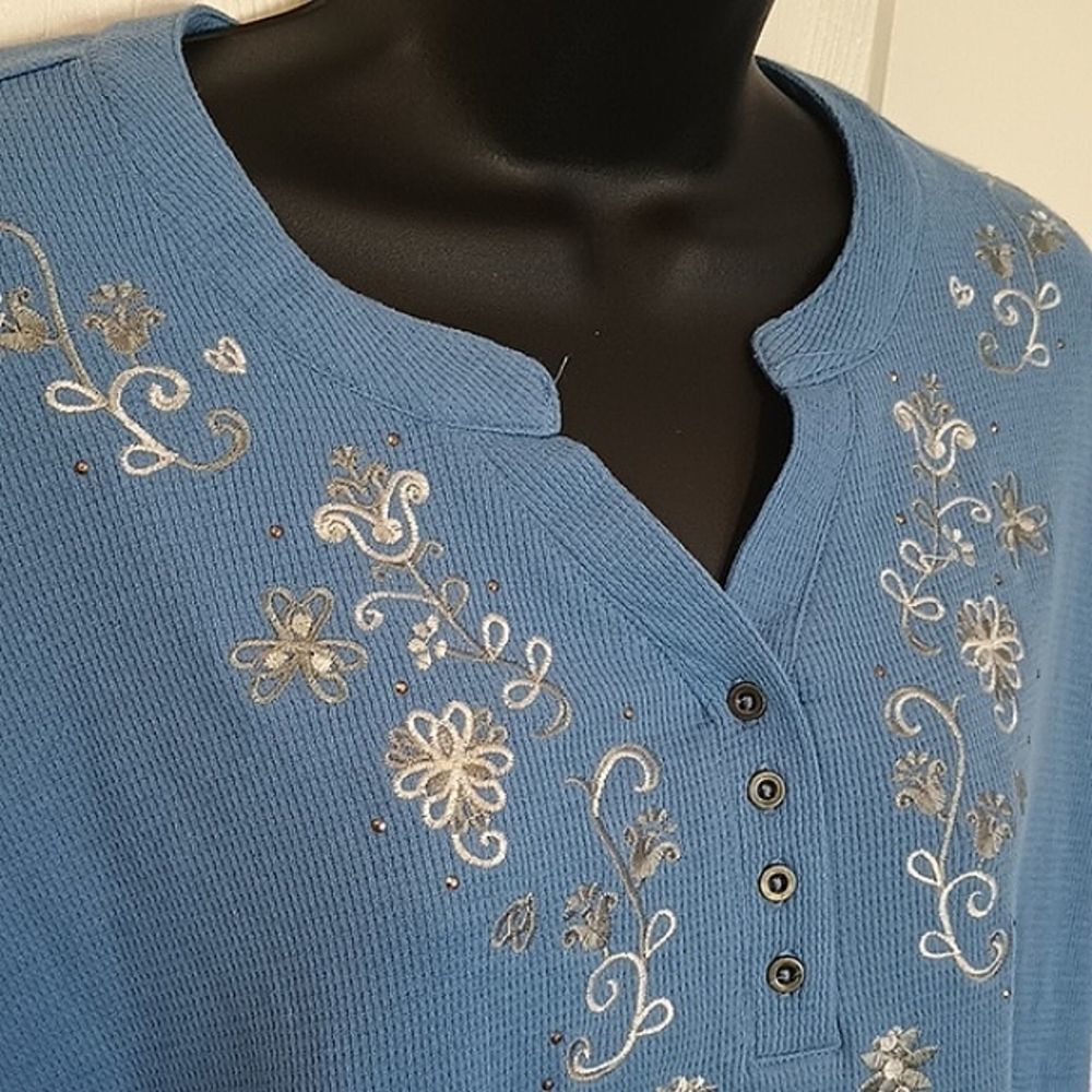 BLAIR Blue Split neck Waffle knit Floral Embroidered Top SIZE XL - Picture 4 of 9